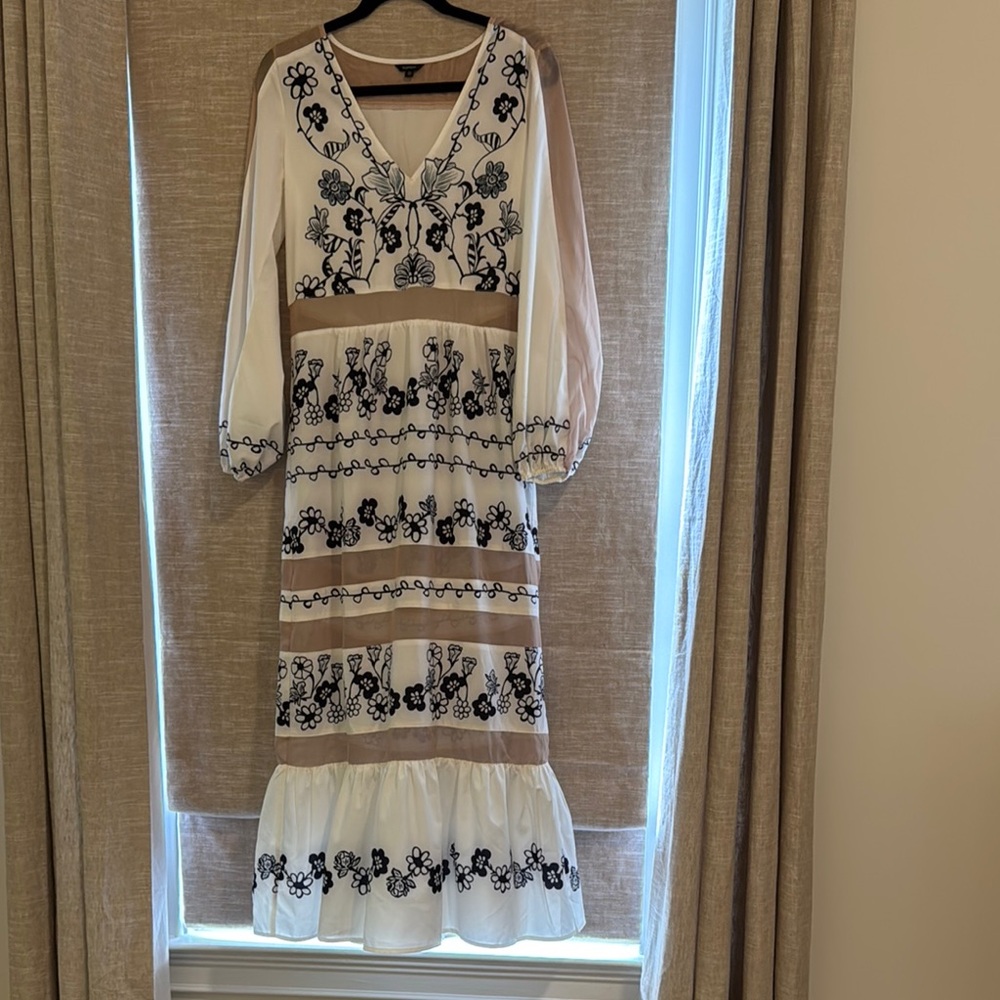 Black and White Long Sleeve V-Neck Sundress